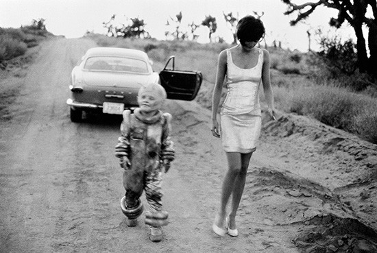 ET Story, California, 1990, by Peter Lindbergh. Debbie Lee Carrington, Helena Christensen