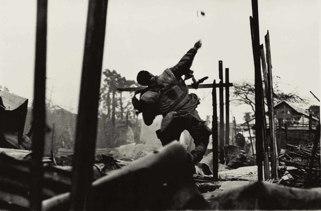 Don McCullin Grenade Vietnam