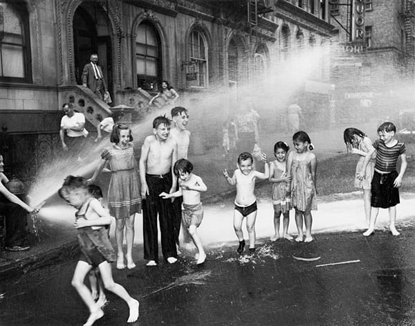 Weegee, Children Playinig