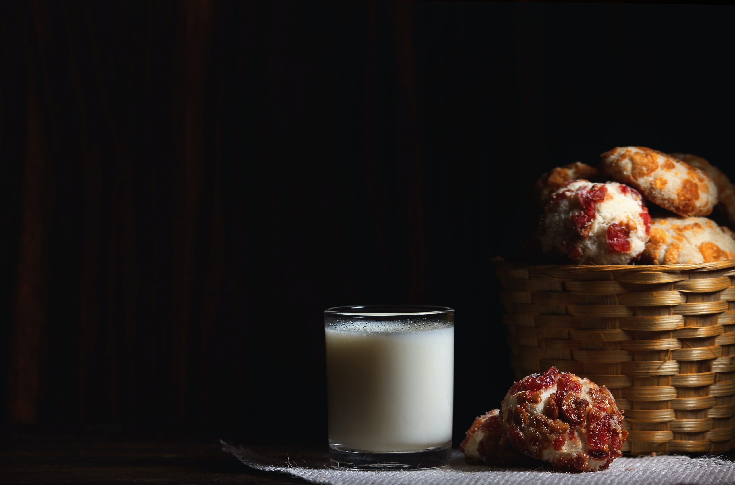 Photograph applying the moodier tones food photography trend.